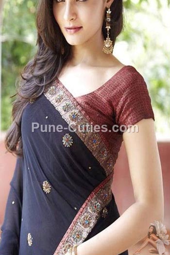 Housewife Escort in Hinjewadi